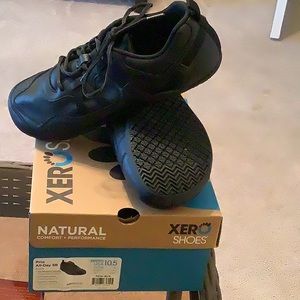 Ladies slip resistant shoe. Worn once